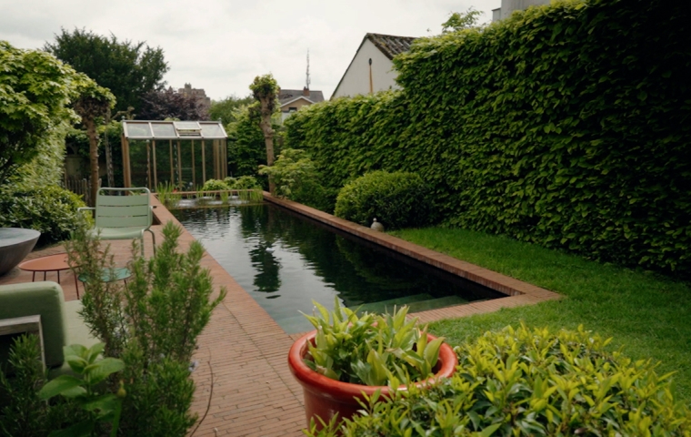 Een prachtig aangelegde tuin met zwembad in Lummen